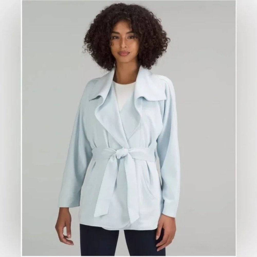 (new!) Lululemon Softstreme Belted Wrap in Light Blue Womens M/L